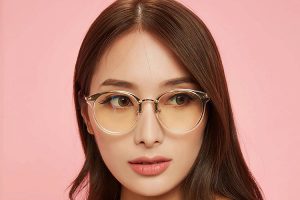 ترفندهای آرایش برای عینکی ها: راهنمایی جامع برای آرایش ایده‌آل